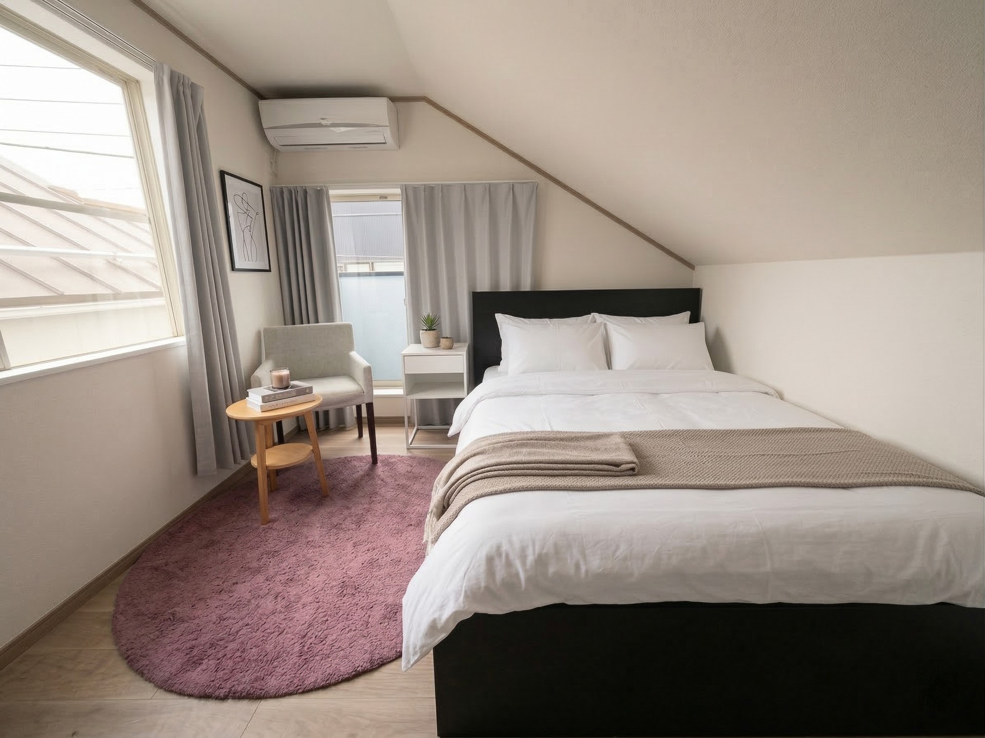 Cozy furnished bedroom in a HalfKey apartment